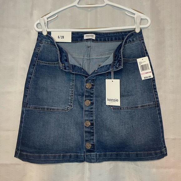Women's Denim Mini-Skirt - Picture 3 of 4